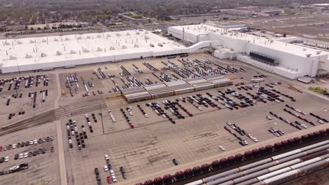 Fahrzeuge-In-Der-Fertigungsfabrik-Des-Stellantis-Sterling-Heights-Montagewerks-In-Michigan,-Usa