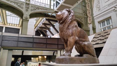 Lion-sculpture-inside-Orsay-museum-in-paris-and-some-visitors-in-the-background