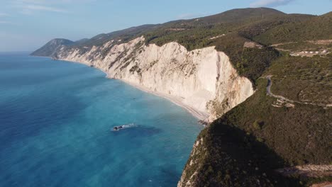 Luftaufnahme-Des-Eingestürzten-Klippenabschnitts,-Porto-Katsinki-Auf-Der-Griechischen-Insel-Lefkada