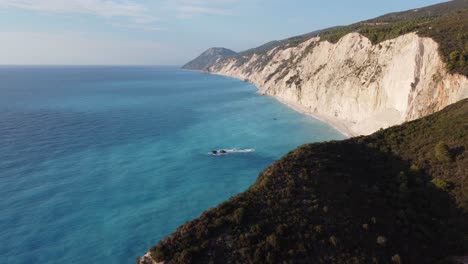 Picturesque-coastline-of-Porto-Katsiki-in-the-mediterranean,-drone-dolly-in