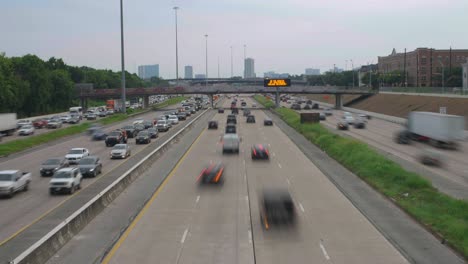 Time-lapse-of-traffic-on-I-59-South-near-downtown-Houston