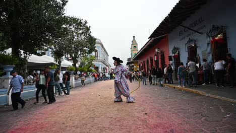 Un-Bailarín-Tradicional-Payaso-Mexicano-De-Coatepec-Veracruz,-México