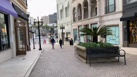 People-walking,-expensive-retail-stores-on-Rodeo-Drive,-Beverly-Hills