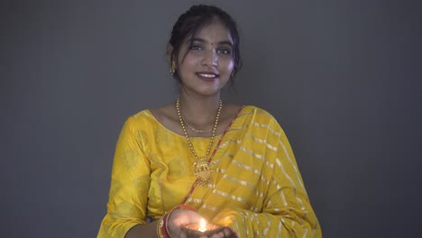 Indian-girl-in-Indian-saree-with-diwali-diya