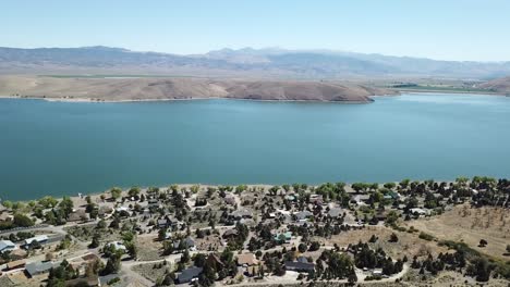 Lake-Topaz-in-Nevada-4K-Aerial-shot-pan-up-view-to-lake
