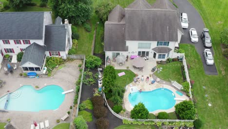 Family-at-backyard-pool-in-USA