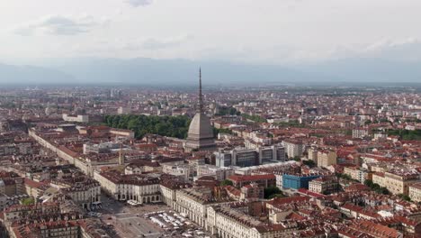 Building-of-Mole-Antonelliana-and-cityscape-of-Turin,-aerial-vertigo-effect-shot