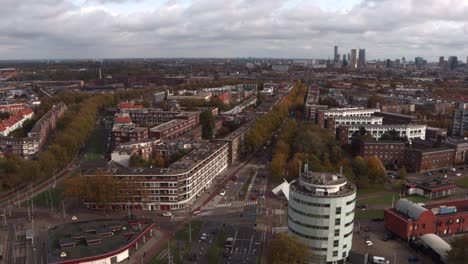 Verkehr-In-Rotterdam,-Niederlande-Am-Sonnigen-Herbsttag