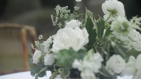 Floral-arrangement-centerpiece-at-outdoor-wedding-reception