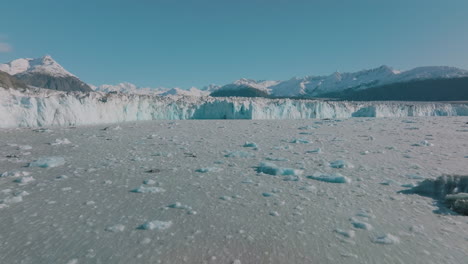 Luftflug-über-Die-Eisigen-Weiten-Des-Columbus-gletschers-In-Der-Malerischen-Wildnis-Von-Alaska