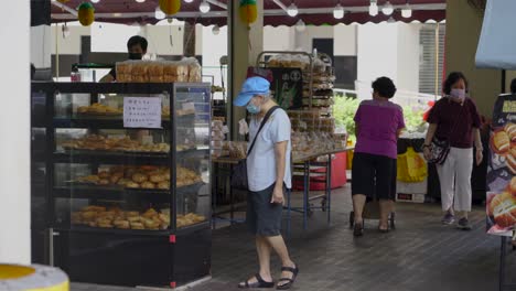 People-shopping-at-local-bakery-shop-in-Bishan,-Singapore