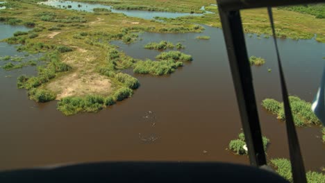 Luftaufnahme-Eines-Sees-Aus-Einem-Hubschrauber