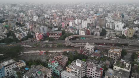 Tráfico-Pesado-En-La-Carretera-En-Dhaka
