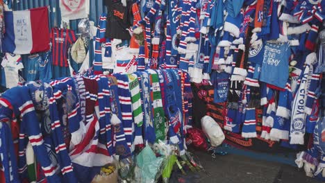 Close-up-of-Ranger's-fans'-tributes-to-Rangers-and-Scotland-legend,-Walter-Smith