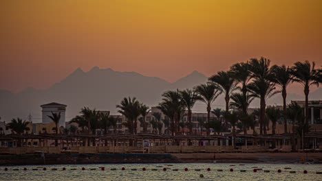 Puesta-De-Sol-En-La-Playa-Albatros-Resort-En-Hurghada,-Egipto---Lapso-De-Tiempo