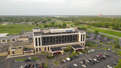 Beaumont-Health-Hospital-entrance-in-aerial-opening-shot,-Trenton-Michigan