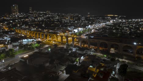 Hyperlapse-loop-of-Queretaro-City-in-Mexico,-in-one-of-the-most-important-roads-of-the-city-and-its-famous-archs