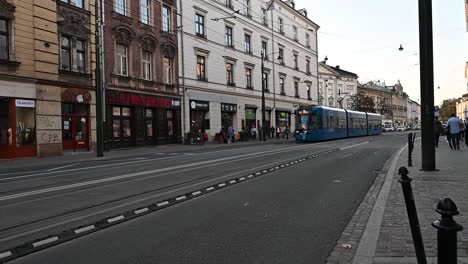 Tranvía-De-La-Ciudad-De-Cracovia-En-Cámara-Lenta