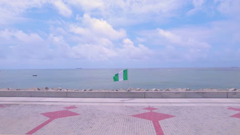 Isla-Victoria,-Lagos,-Nigeria---1-De-Octubre-De-2022:-La-Bandera-De-Nigeria-Ondeando-En-El-Viento-El-Día-De-La-Independencia