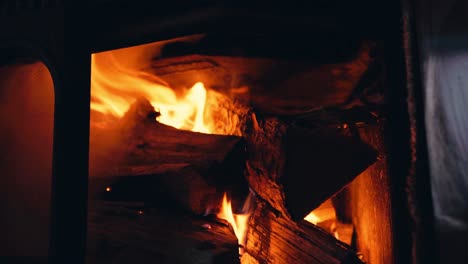 Blazing-Fire-On-The-Burning-Woods-Inside-The-Fireplace---close-up