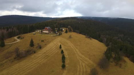 Montañas-Polacas,-Hermoso-Clima,-Disparo-De-Drones