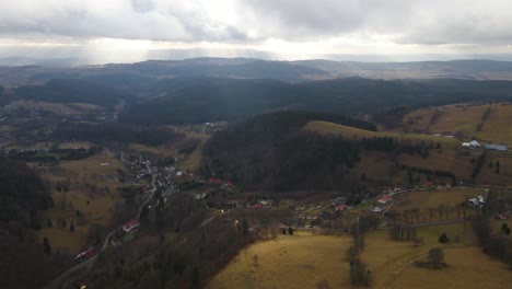 Polnische-Berge,-Schönes-Wetter,-Drohnenaufnahme