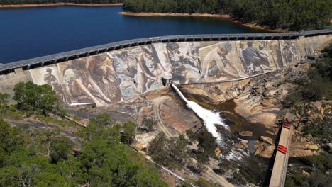 Aerial-of-giant-panoramic-mural-painted-on-active-dam-in-Western-Australia