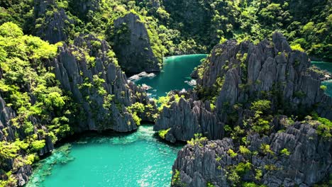 4k-Filmische-Drohnenaufnahme-In-Twin-Lagoon,-Coron,-Palawan,-Philippinen