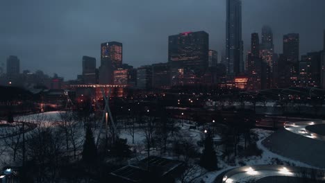 crane-shot-of-chicago-cityscape-downtown,-shows-a-well-lit-metropolis-with-a-lot-of-tall-buildings-and-streetlights