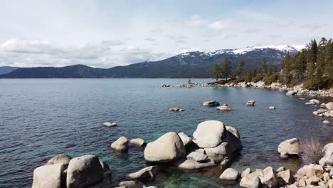 Spektakuläre-Aussicht-Auf-Das-Ostufer-Des-Lake-Tahoe