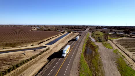 trucks-on-highway-near-san-joaquin-river-near-modesto-california