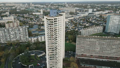 Horizons-towers-residential-skyscraper-and-urbanscape,-Ille-et-Vilaine,-France