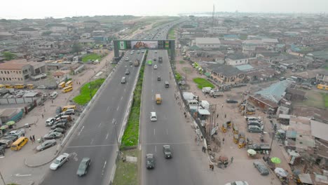 Oworosoki,-Lagos,-Nigeria--December-20-2022:-cityscape-of-Oworosoki-in-Lagos-Mainland-towards-the-third-mainland-bridge