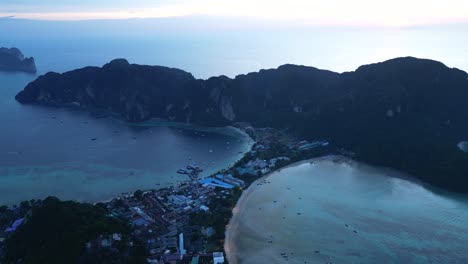 Luftbilder-Während-Des-Sonnenuntergangs-Von-Koh-Phi-Phi---Thailand