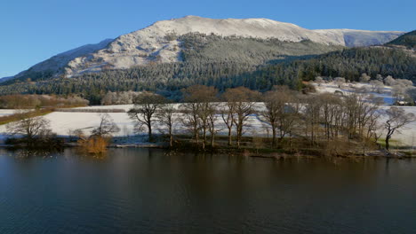 Rise-over-Bassenthwaite-Lake-to-snowy-hills-in-English-Lake-District