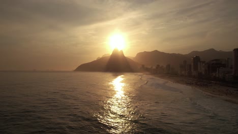 Sonnenuntergang-Bei-Ipanema-Rio-De-Janeiro-Brasilien