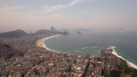Playa-De-Copacabana-En-Río-De-Janeiro-Brasil