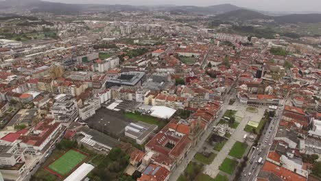 Luftbild-Von-Den-Gebäuden-Des-Historischen-Stadtzentrums-In-Braga,-Portugal
