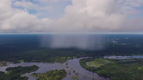 Regen-Kommt-In-Den-Amazonas-Regenwald