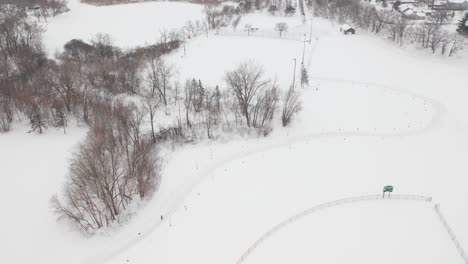 Antenne,-Schneebedeckte-Kleinstadt-In-Amerika-Im-Winter