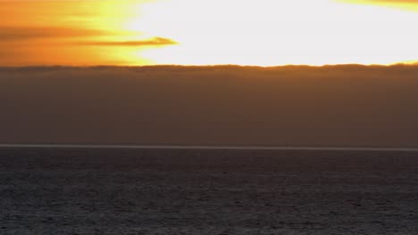 Luftbild-Zum-Guincho-Strand,-Sonnenuntergang,-In-Portugal---Annäherung,-Drohnenaufnahme