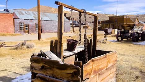Old-well-in-the-Bodie-Mine-Ghost-Town,-panshot