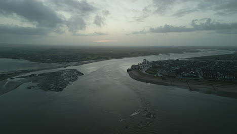 River-mouth-approach-at-dawn-in-winter-to-fishing-port-of-Fleetwood