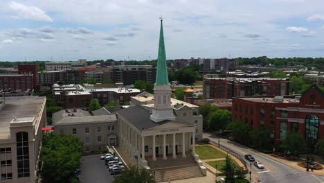 Aerial-establishing-shot-of-Grace-Church-in-Greenville,-South-Carolina