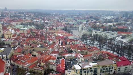 Luftaufnahme-Der-Altstadt-In-Vilnius-Litauen-An-Einem-Wintertag