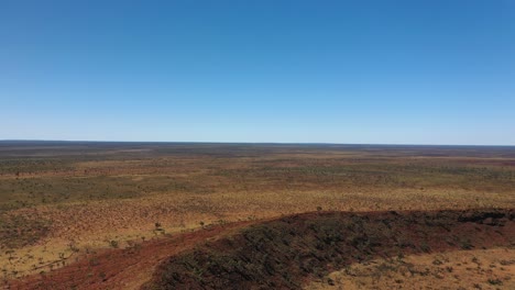 Drone-footage-of-Wolfe-Creek-Crater,-Tanami-Desert,-Western-Australia