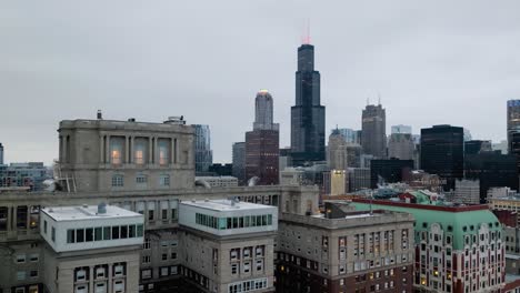 Aerial-view-in-front-of-Hilton-Chicago-with-the-Willis-tower-in-the-background