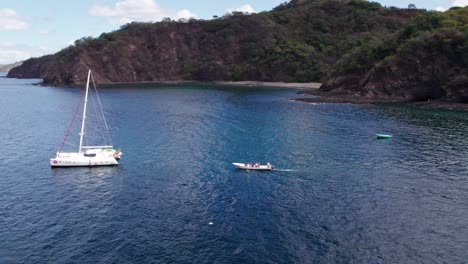 Catamaran-tour-in-the-coast-of-Costa-Rica