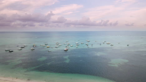 Punta-Cana-Resort-Tarde,-Imágenes-De-Drones-4k-Sobre-La-Playa