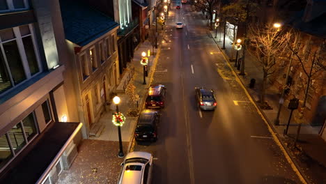 Autos-Fahren-Nachts-Auf-Einer-Einbahnstraße